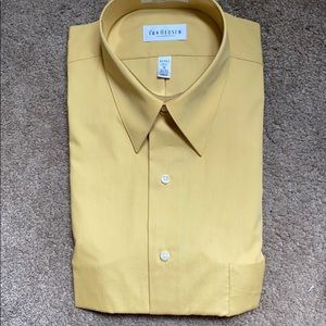 Van Heusen Long sleeved button down shirt